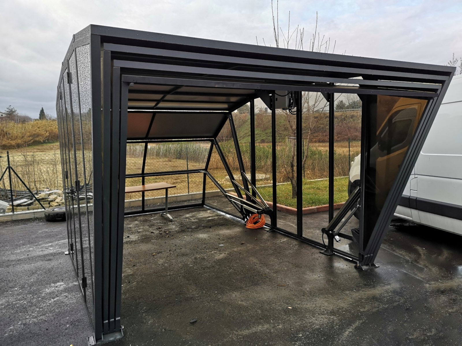 POSTAVITE NADSTREŠEK ZA AVTO IN SI ZAGOTOVITE ZAŠČITO